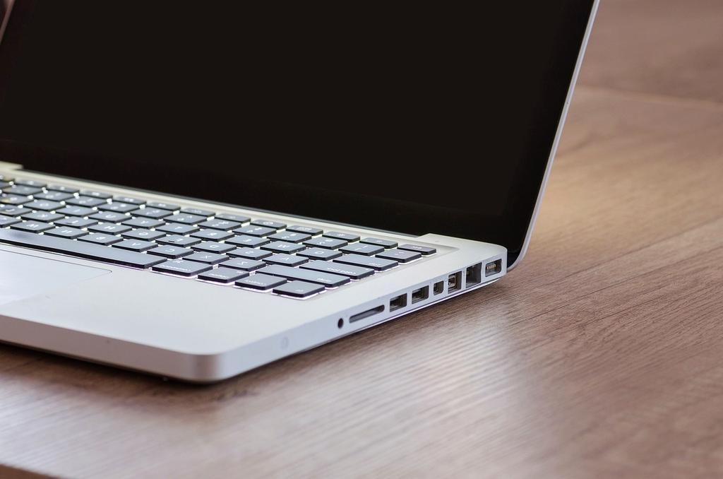 Excellence award trophy for network innovation achievements