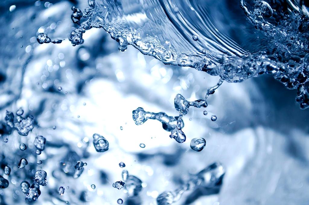 Dynamic mesh network topology with interconnected nodes